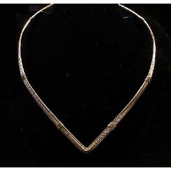 ¼" Gold V Collar Image